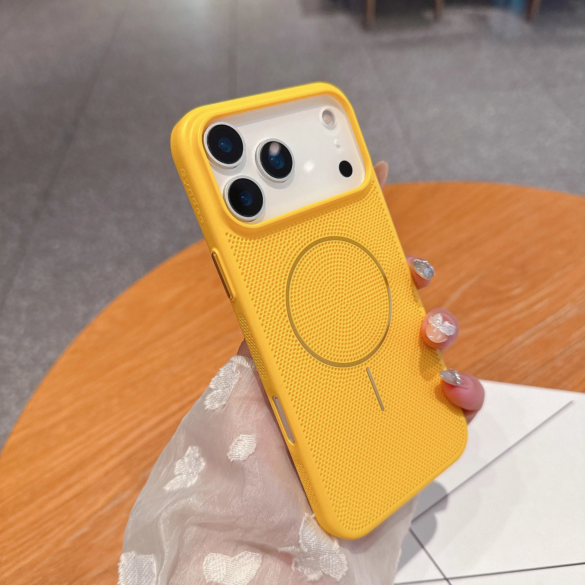 Cooling Heat Dissipation Mesh Magnetic Magsafe Case for Iphone 17 16 15 14 13 12 11 Pro Max plus 17 Air Wireless Charging Cover